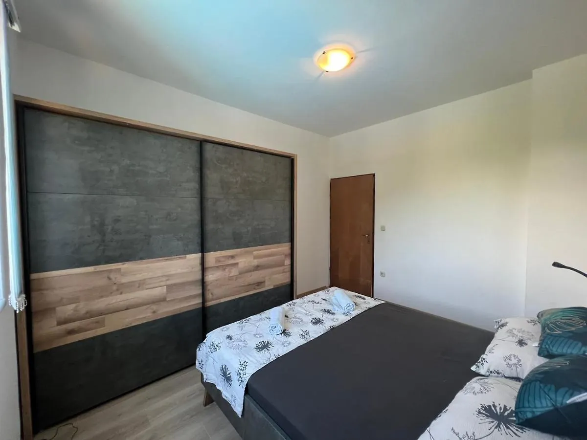 Apartmani Marin Medulin 0*,